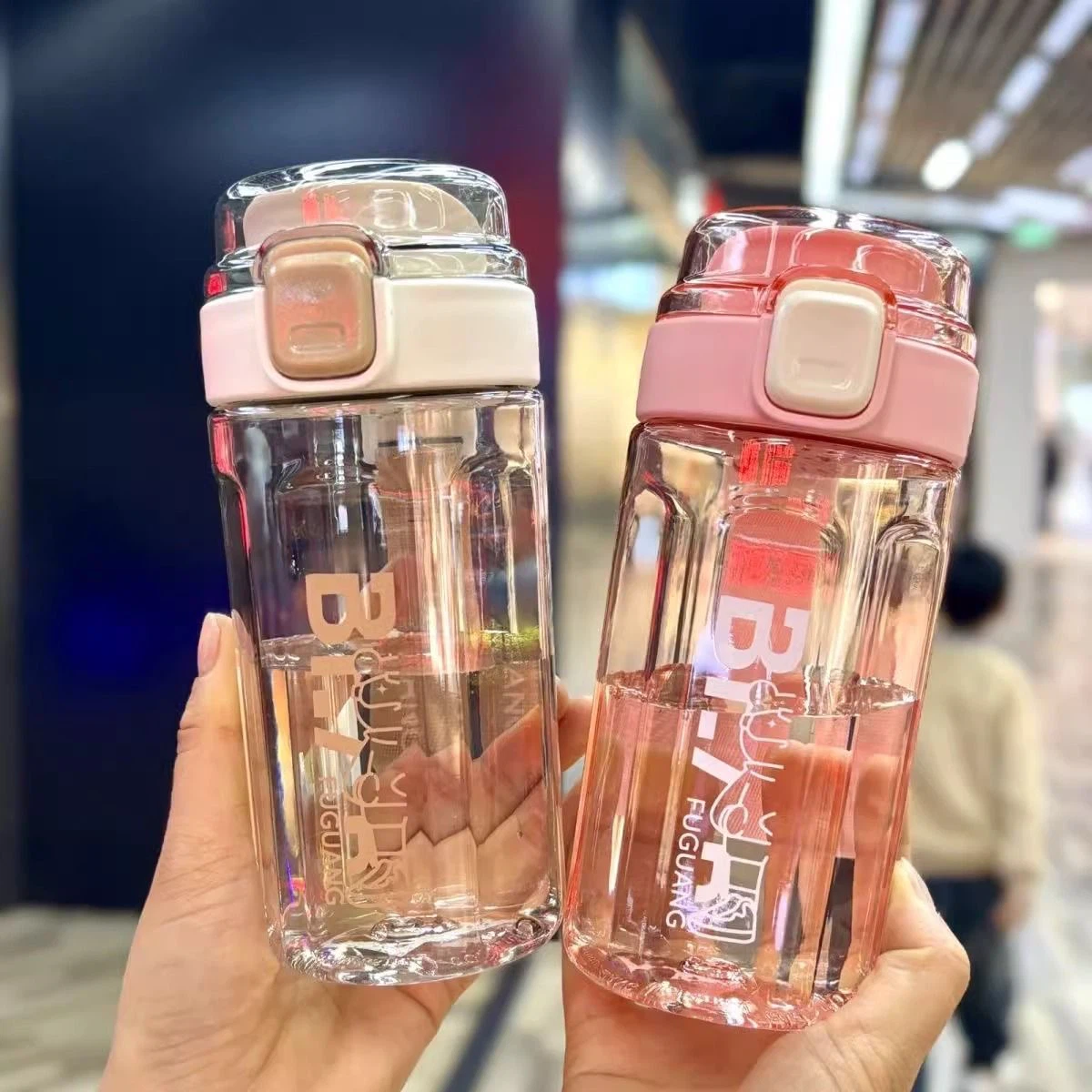 Fuguang High‑Value PC Plastic Water Bottle for Boys & Girls, Heat‑Resistant Student Coffee Cup with Flip‑Open Lid, Removable Tea Infuser & Portable Lanyard, Leakproof Summer Travel Mug for Flower Tea & Daily Drinks