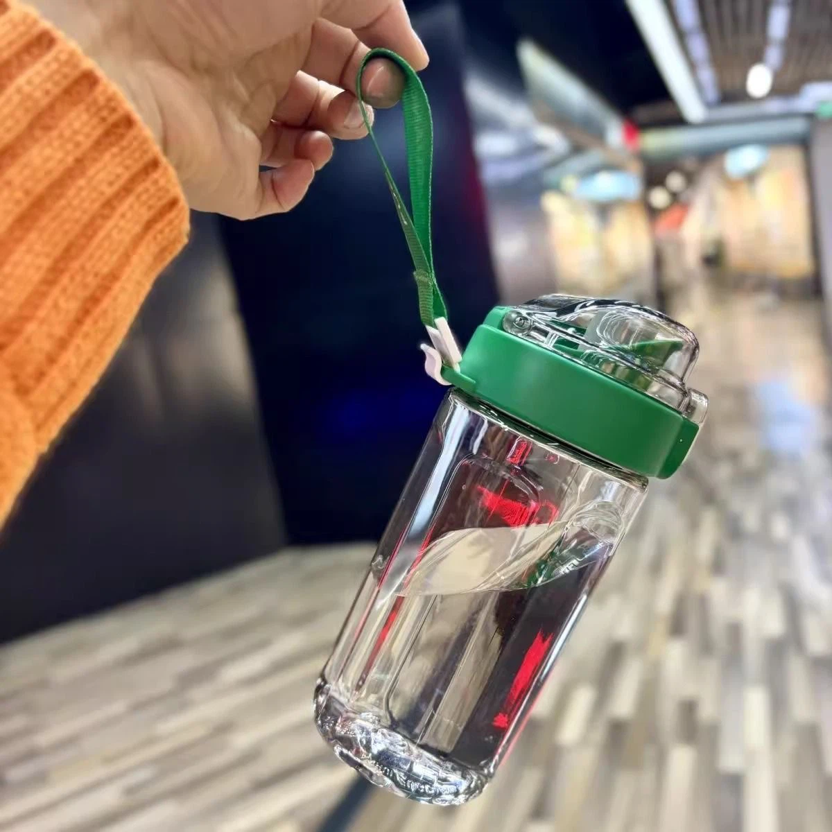 Fuguang High‑Value PC Plastic Water Bottle for Boys & Girls, Heat‑Resistant Student Coffee Cup with Flip‑Open Lid, Removable Tea Infuser & Portable Lanyard, Leakproof Summer Travel Mug for Flower Tea & Daily Drinks